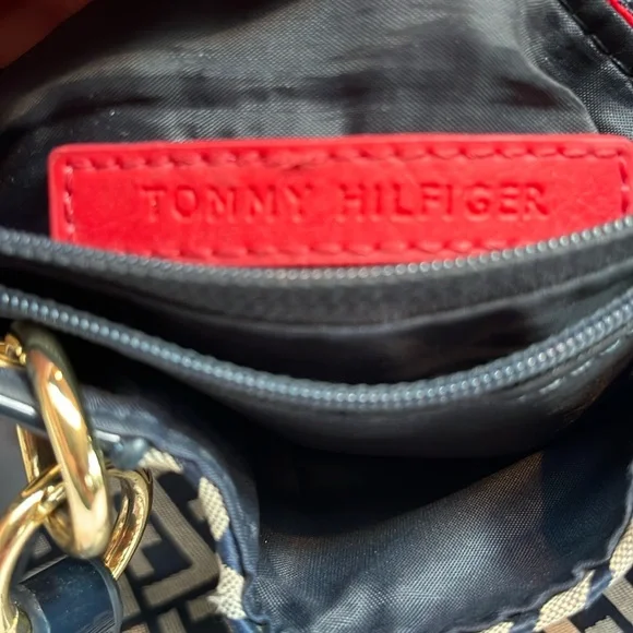 Tommy Hilfiger Signature Marineblau Canvas Tote w/Navy Patent Leather Trim - Picture 9 of 12